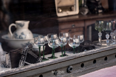 Schaufenster eines Trödelladens
