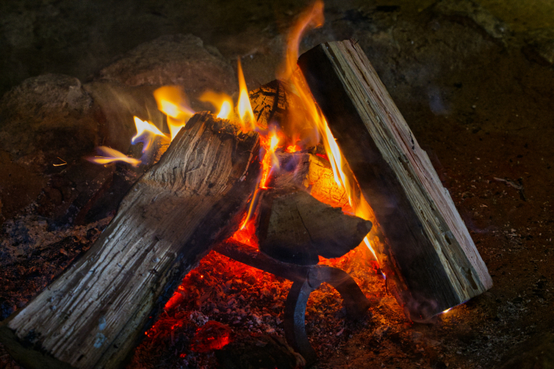 DSW_7488_Holzfeuer